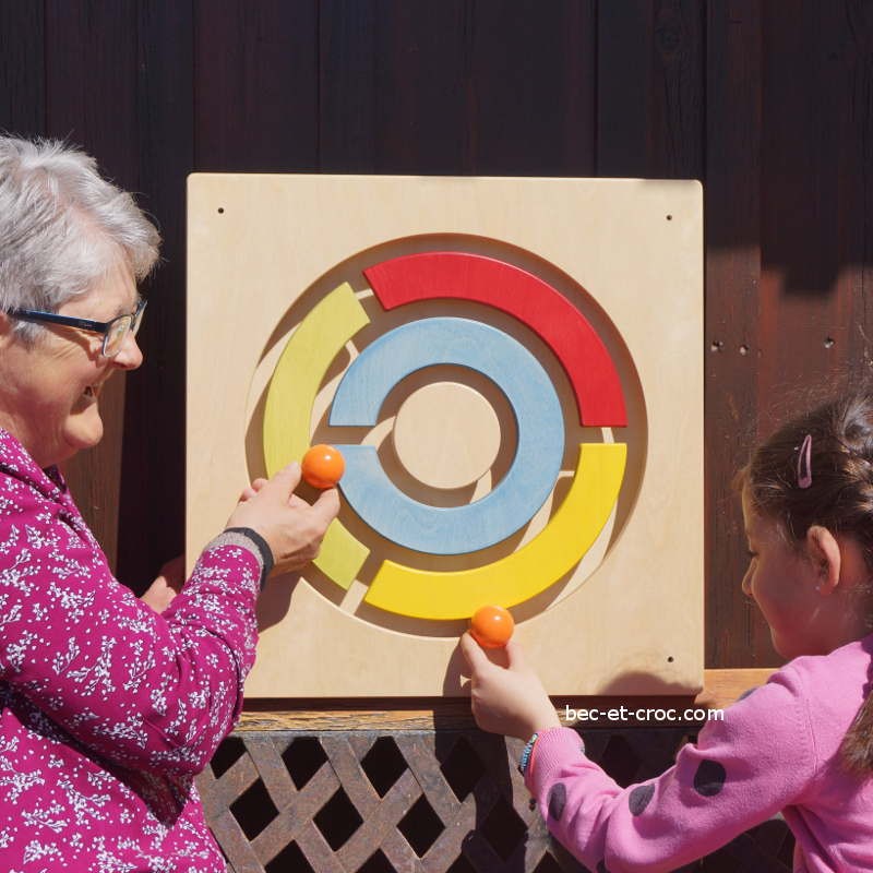 Labyrinthe mural en bois