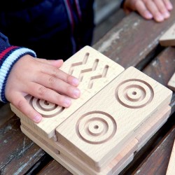 Dominos géo tactiles en bois