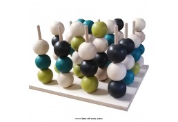 1 plateau 35,5 x 35,5 cm, 64 boules en charme Ø 55 mm en 4 couleurs différentes.