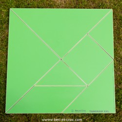 Tangram XXL en bois laqué vert