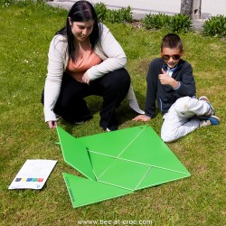 Tangram XXL en bois laqué vert