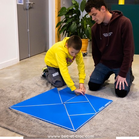 Tangram XXL en bois laqué bleu Tangram XXL en bois laqué bleu