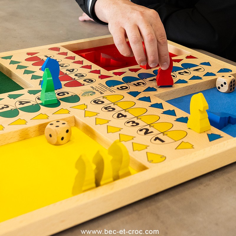 Jeu De Petits Chevaux Ancien En Bois - Manque 2 Pions Jaunes - Pour Enfants 5-7 Ans